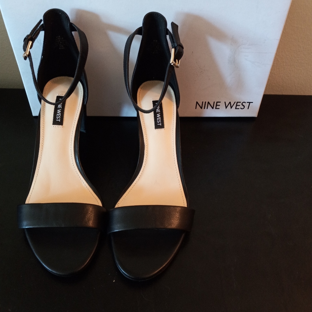 ☀ Nine West Pruce women's size 8.5 sandal